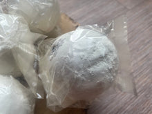 Wrinkly bath bomb
